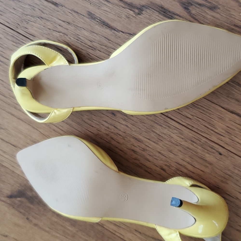 Zbeibei yellow đź’› pump. Closed toe!! Ankle strap! NWOB - Picture 3 of 6